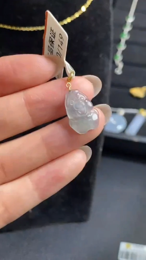 翡翠18K金镶嵌颈饰吊坠