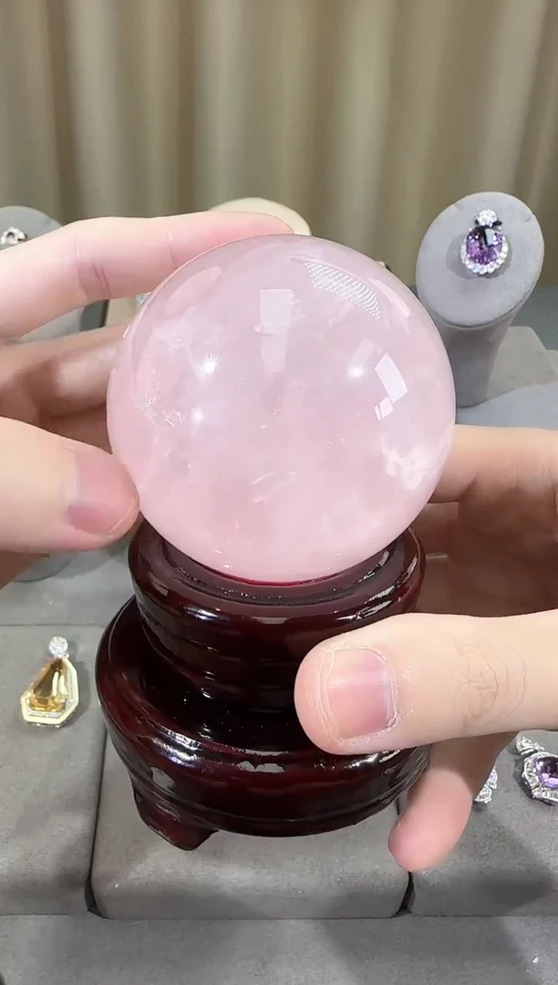 颈饰未镶嵌芙蓉石60mm粉水晶摆件