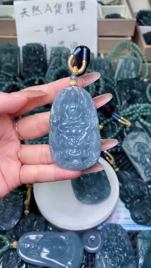 翡翠未镶嵌颈饰
