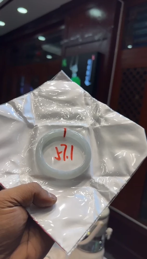 未镶嵌手镯翡翠手镯