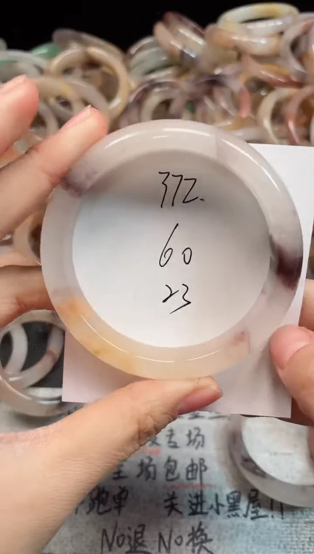 未镶嵌手镯石英质玉372