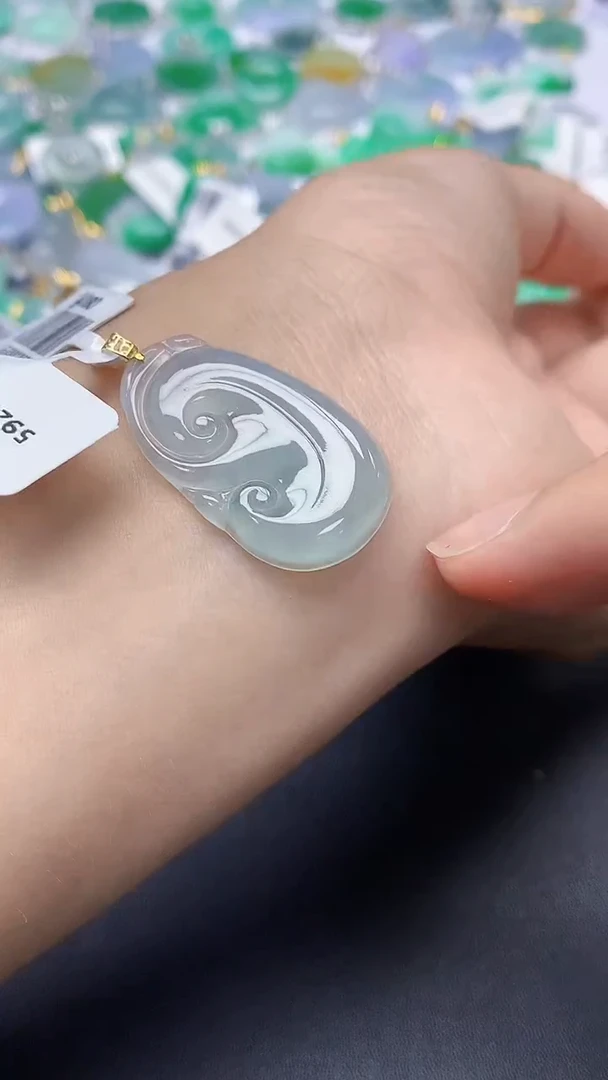 翡翠18K金镶嵌颈饰天然缅甸a货翡翠
