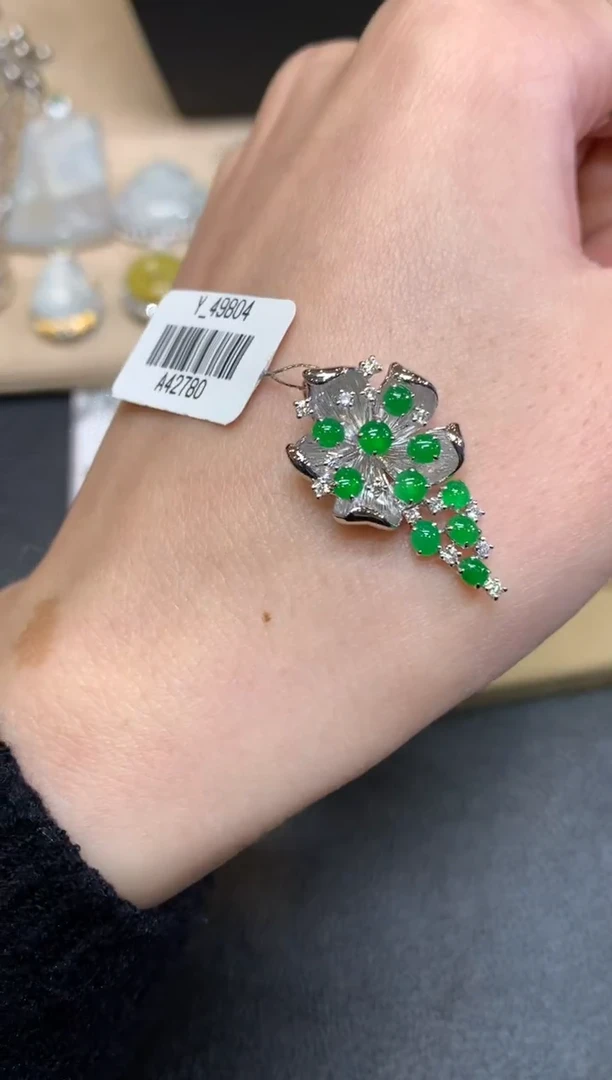 【闪购商品】翡翠颈饰18K金镶嵌蛋面【无服务费】