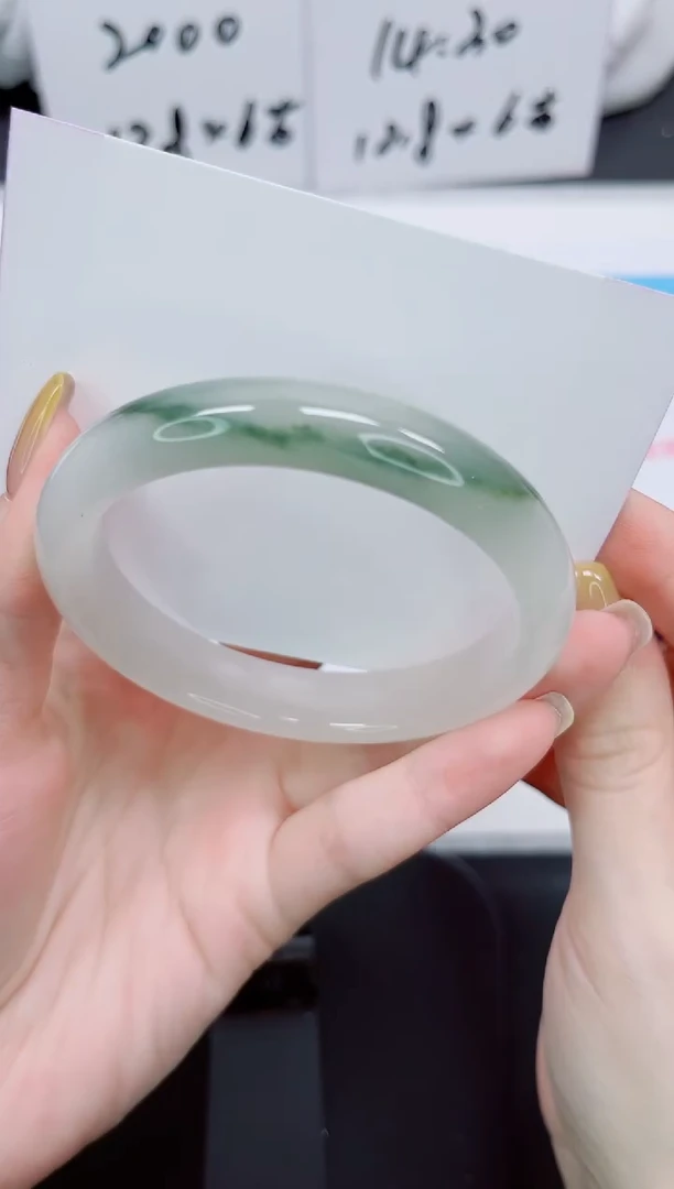 石英质玉手镯未镶嵌15