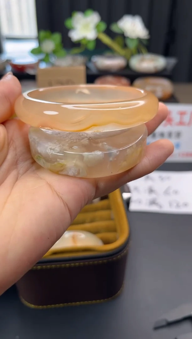 未镶嵌手镯石英质玉赠送镯心（64圈口）