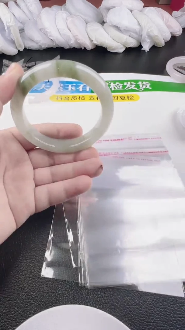 未镶嵌手镯石英质玉翠绿圈口57