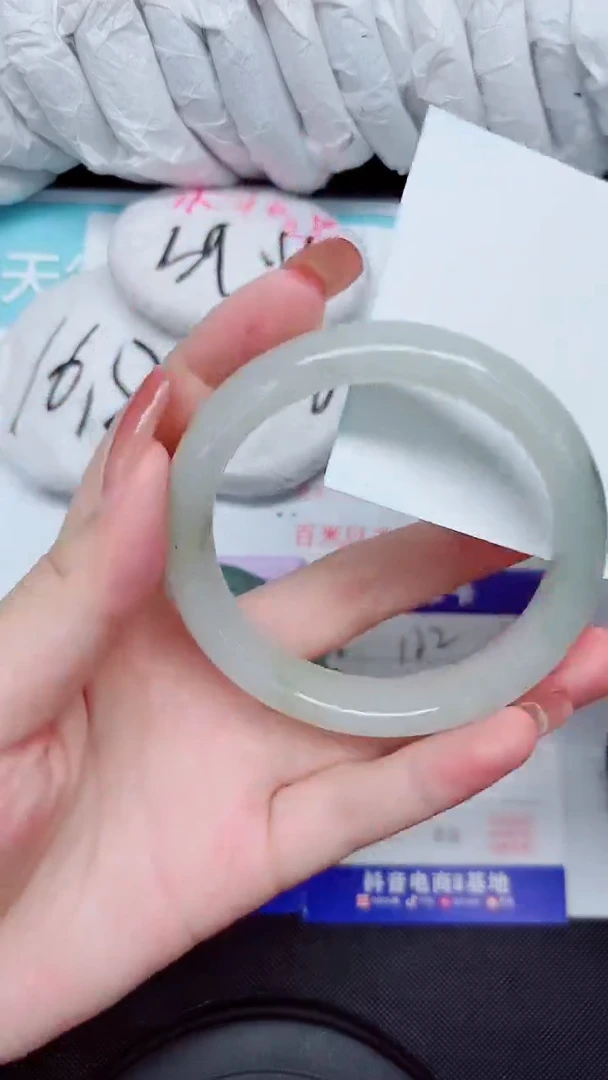 石英质玉手镯未镶嵌122-56