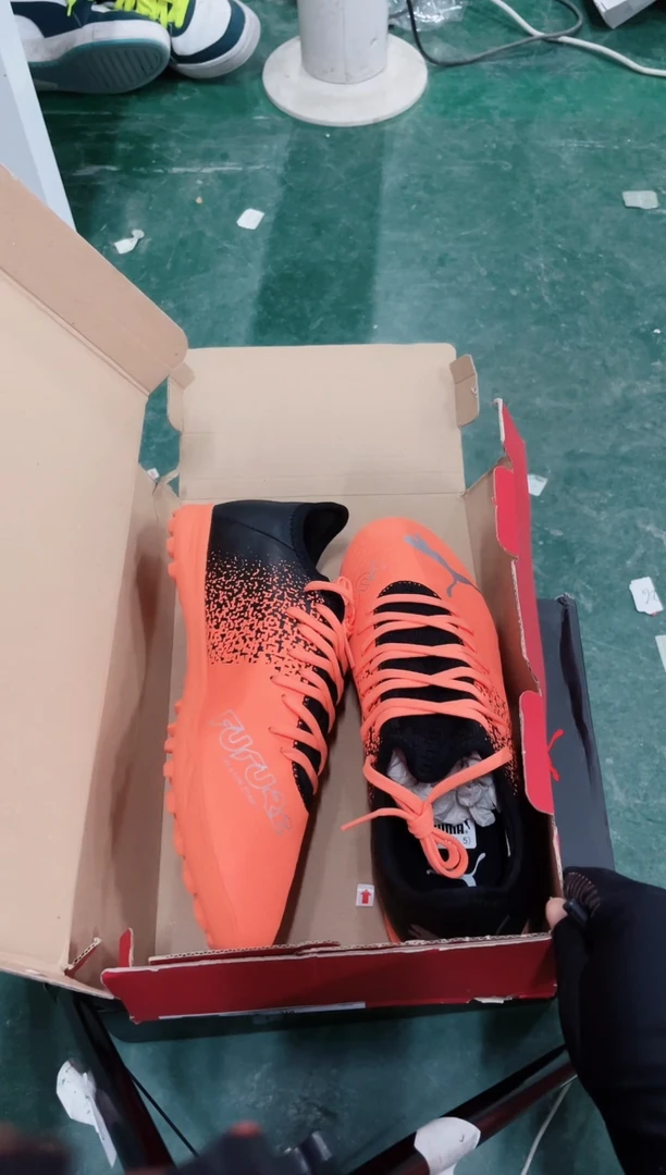 彪马时尚休闲运动鞋40.5M  DD29