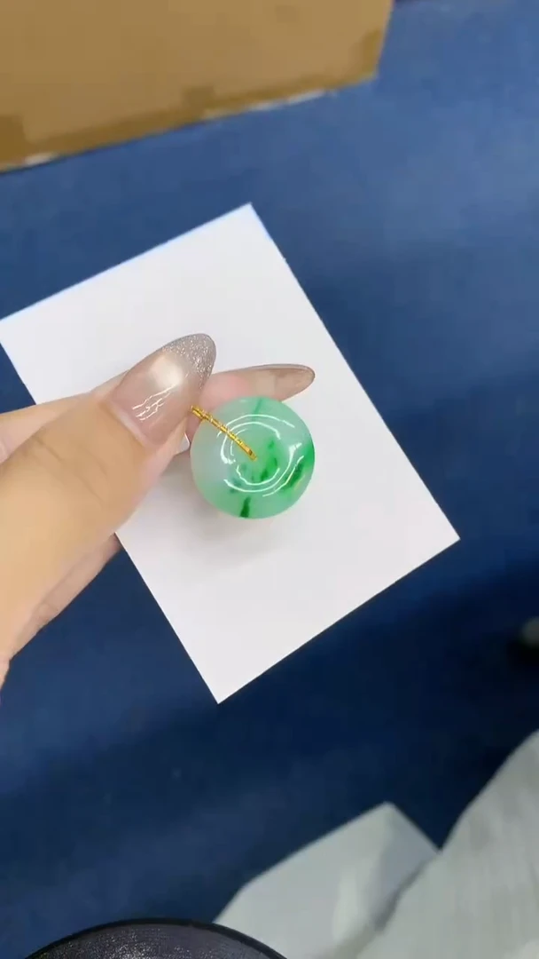 颈饰18K金镶嵌翡翠1