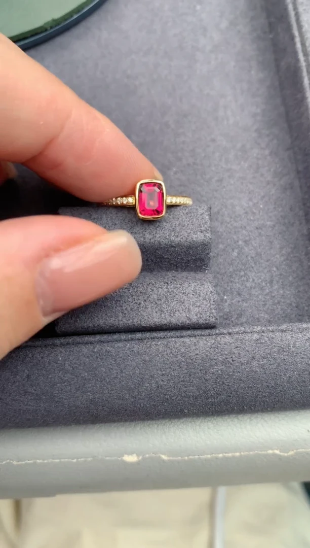 碧玺戒指18K金镶嵌90分卢比来 GF