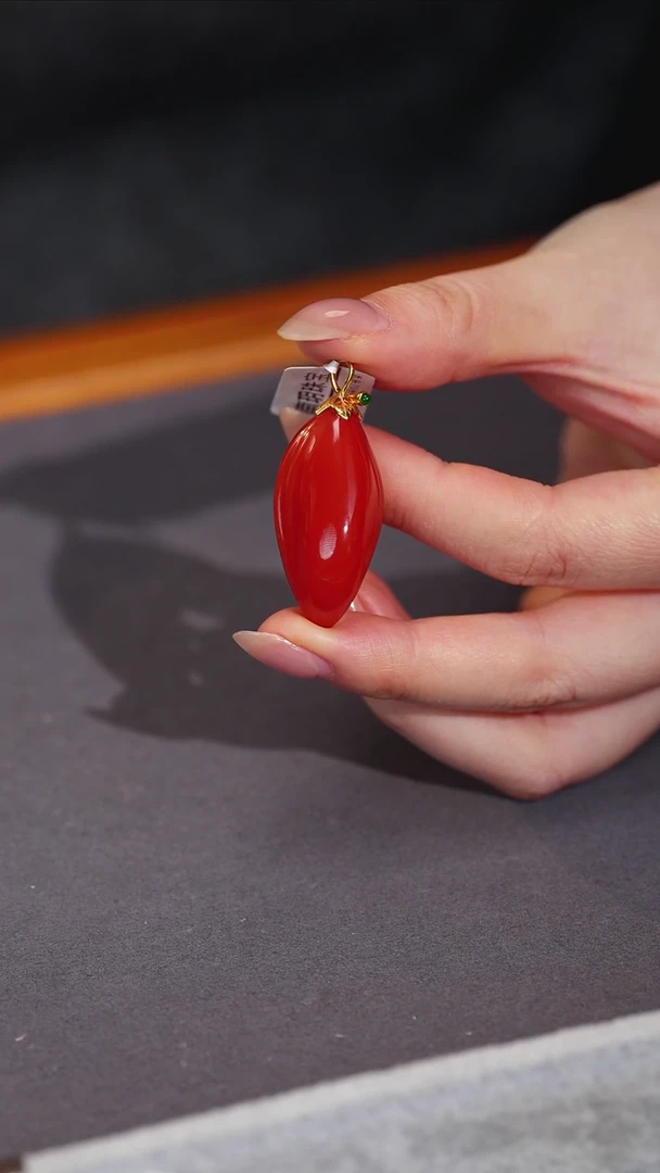 吊坠(不含链)18K金镶嵌南红玛瑙原矿D11