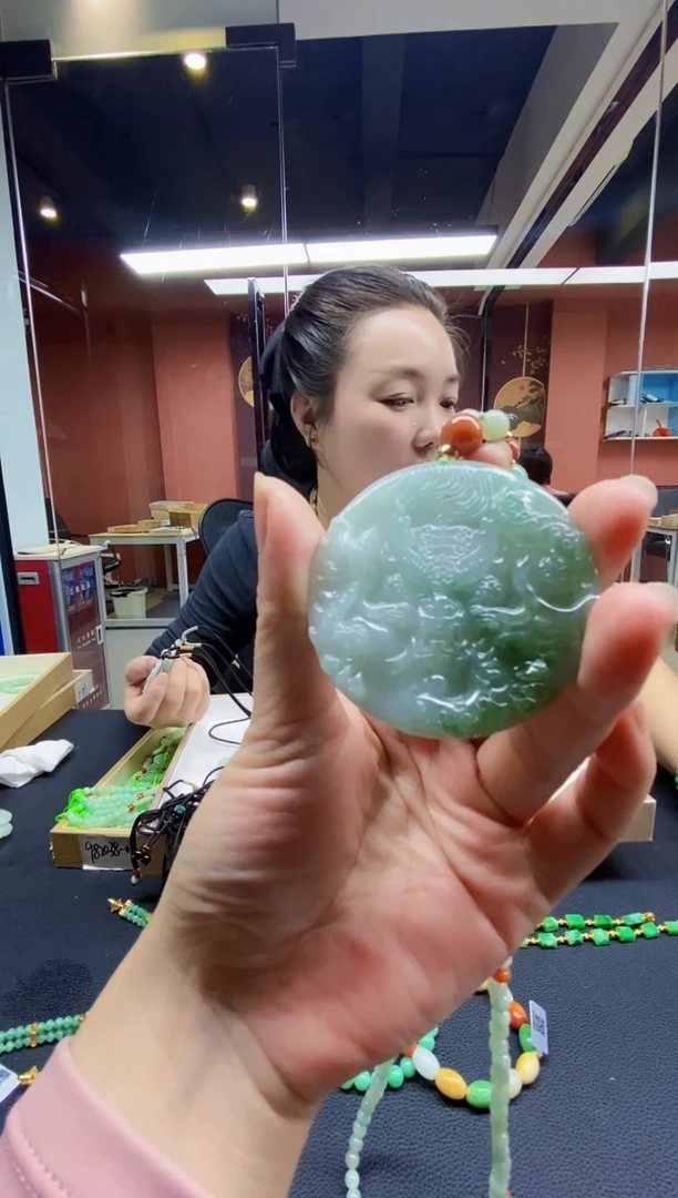 颈饰未镶嵌翡翠吊坠