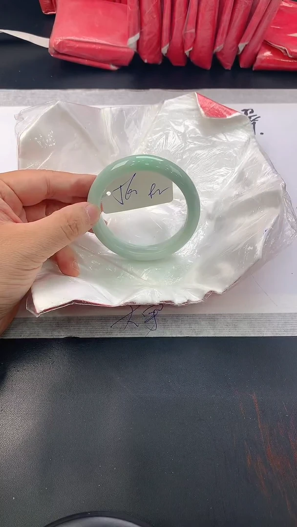 翡翠手镯未镶嵌240