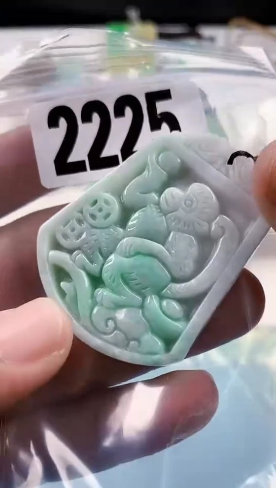 【闪购商品】翡翠挂件未镶嵌天然翡翠吊坠挂件