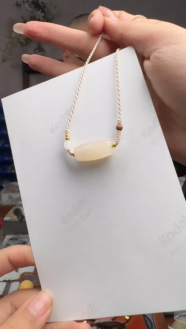 未镶嵌和田玉挂件36361-多样性发其一 瑕疵