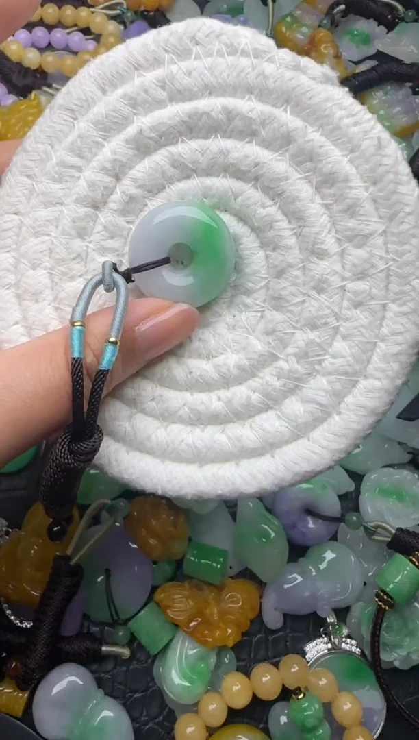 颈饰未镶嵌翡翠缅甸翡翠吊坠