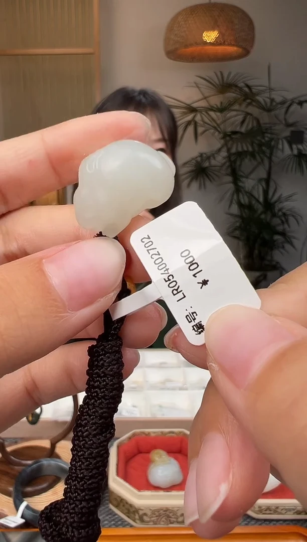 和田玉未镶嵌颈饰吊坠 兔 LR