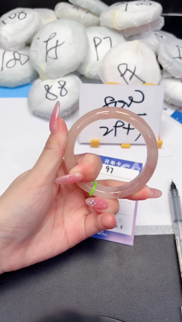 【闪购商品】石英质玉手镯未镶嵌97-57.4