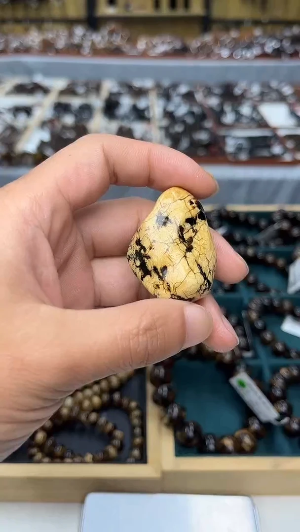 裸石琥珀未镶嵌一**间 抚顺琥珀干白花随型吊坠多样性发其一