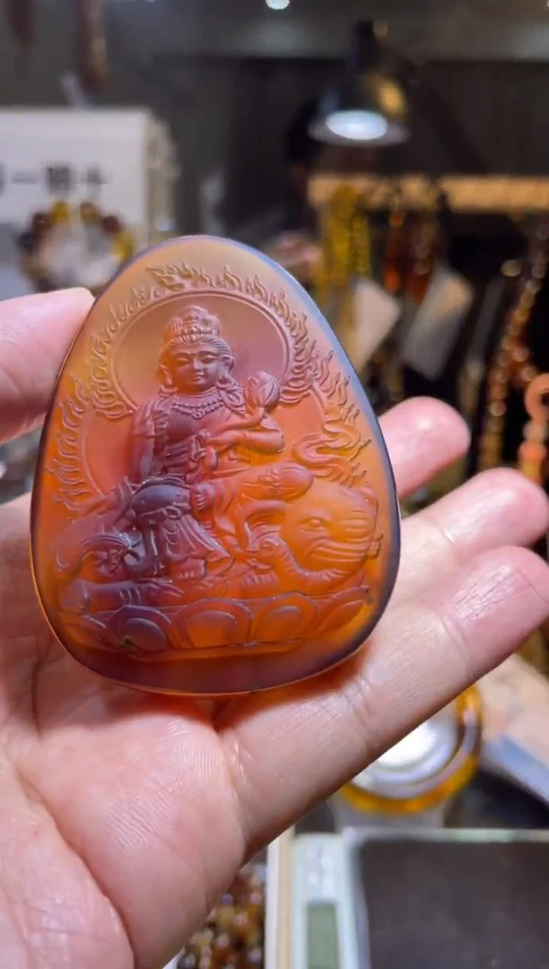 裸石琥珀未镶嵌31克 灵草珀 普贤