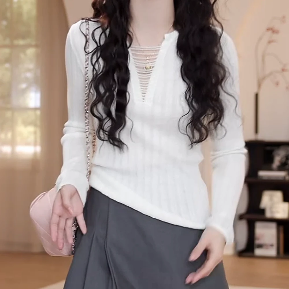 高级感链条v领针织衫打底女装春季2025年新款上衣设计感白色毛衣