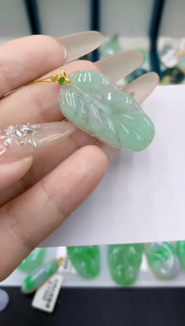 翡翠未镶嵌颈饰11111111111111