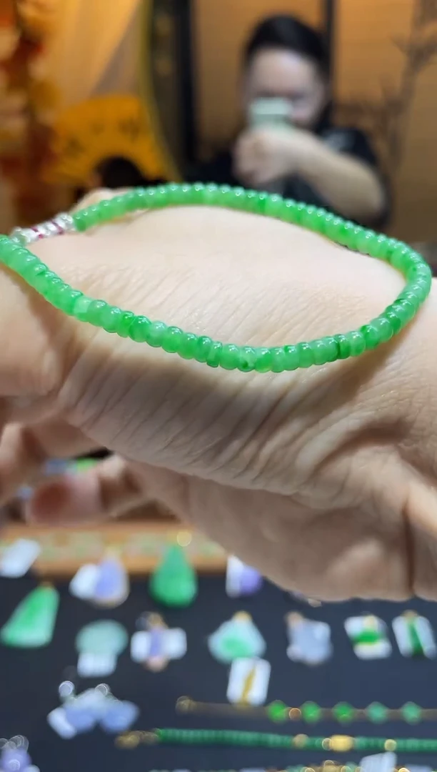 颈饰未镶嵌翡翠手串