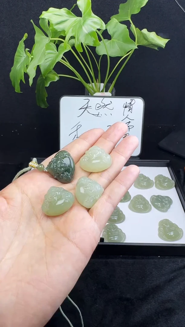 【闪购商品】和田玉颈饰未镶嵌财神需要包容