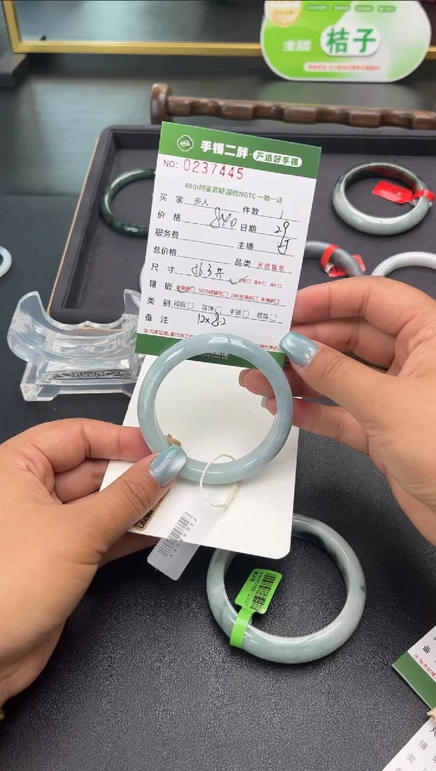 【闪购商品】翡翠手镯未镶嵌多人