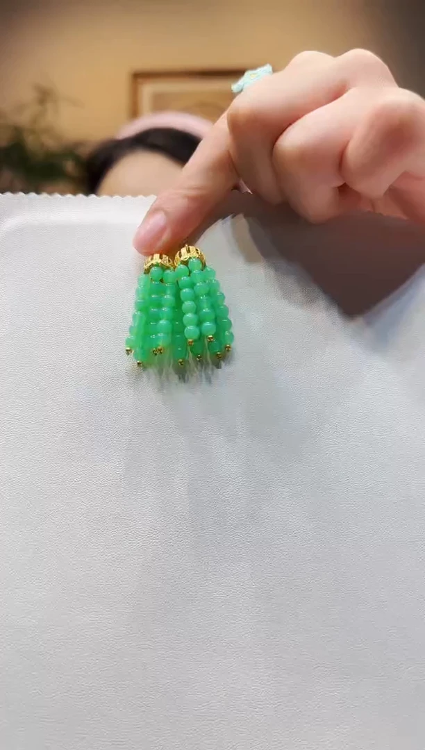 未镶嵌耳饰石英质玉耳饰