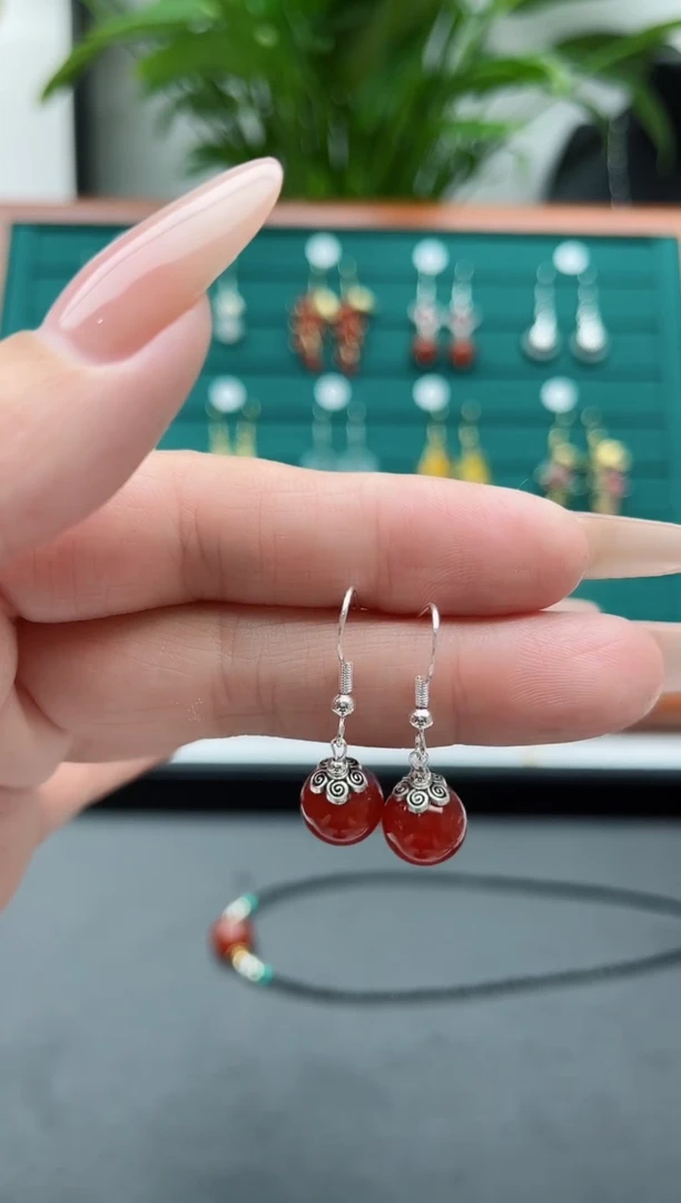 【闪购商品】南红玛瑙耳饰银S925镶嵌350红10m