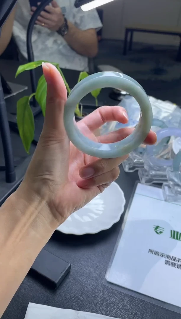 未镶嵌手镯定制翡翠手镯
