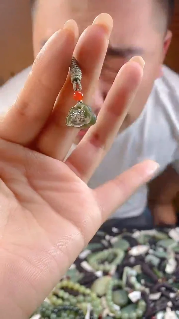 和田玉未镶嵌颈饰多样性发货，拍一发一