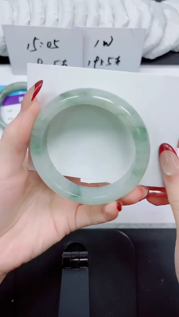 【闪购商品】石英质玉手镯未镶嵌94