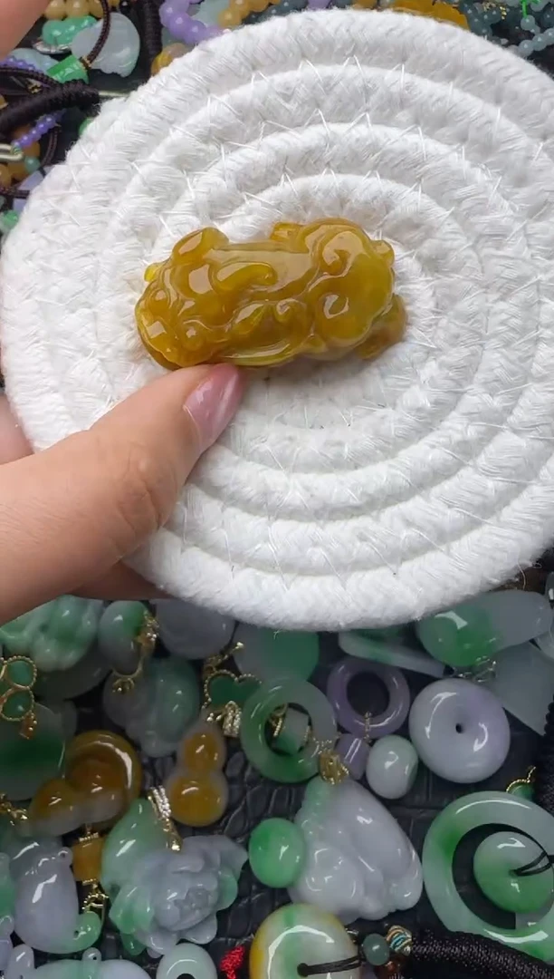 颈饰未镶嵌翡翠缅甸翡翠吊坠