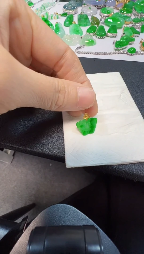 吊坠(不含链)18K金镶嵌翡翠660