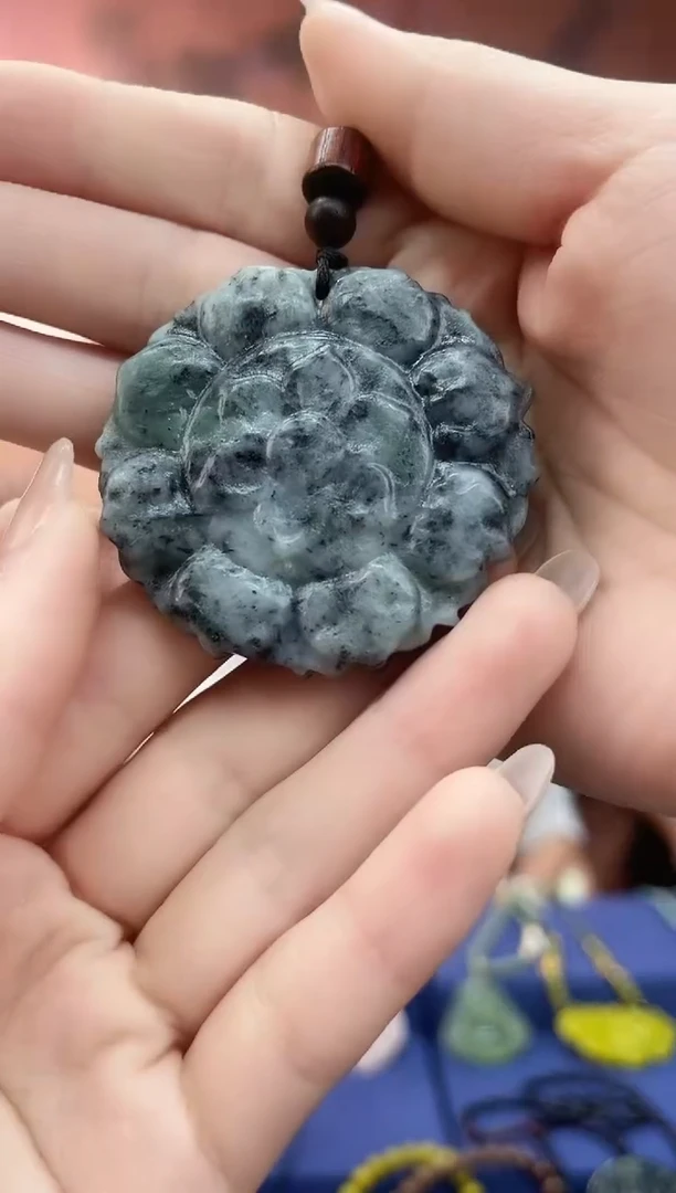 未镶嵌岫玉吊坠·