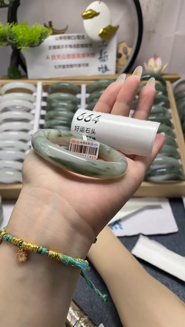 未镶嵌手镯石英质玉644