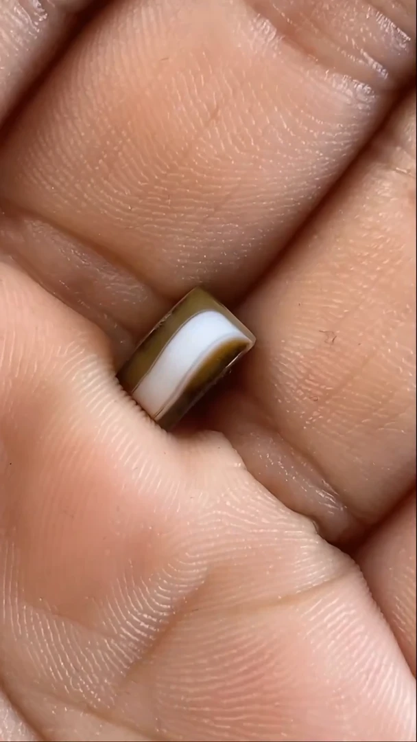 未镶嵌石英质玉珠宝奇石1