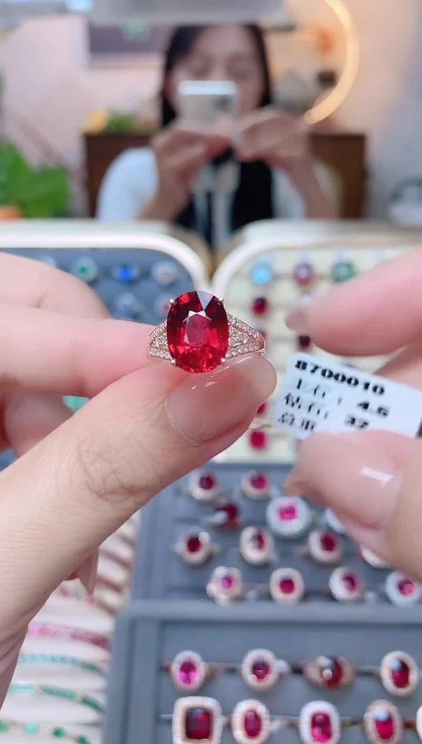 18K金镶嵌碧玺戒指碧玺4.5CT