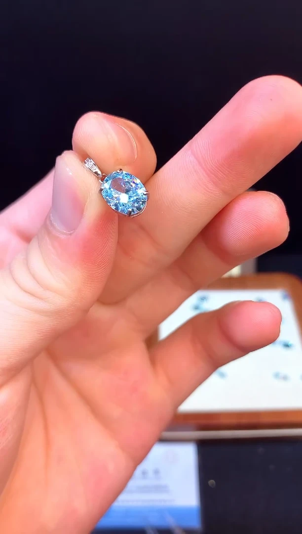 海蓝宝石吊坠(赠链)银S925镶嵌......