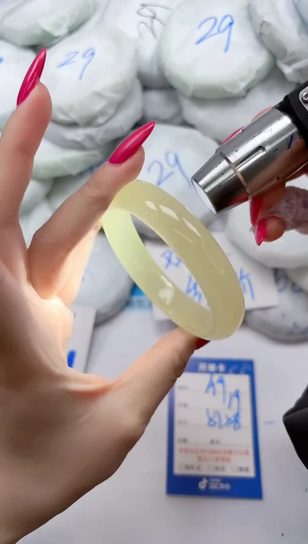 未镶嵌手镯石英质玉A9/5758