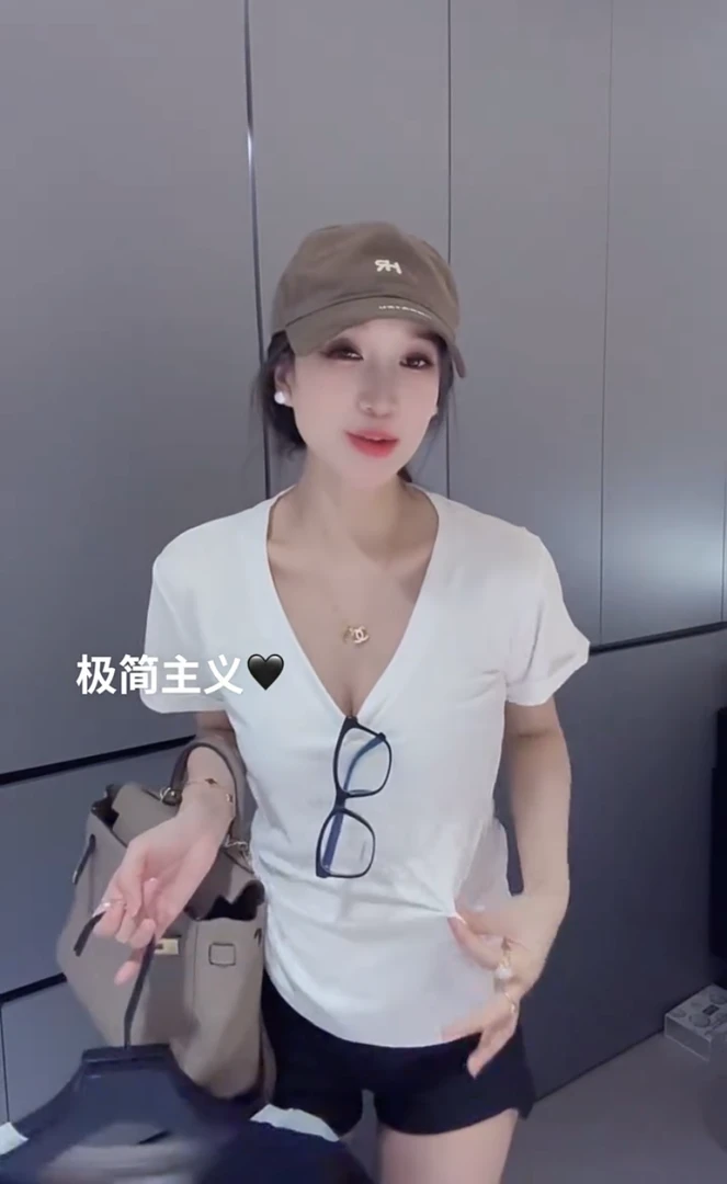 爆款2025春夏新款简约休闲百搭V领显瘦短袖纯色T恤上衣女