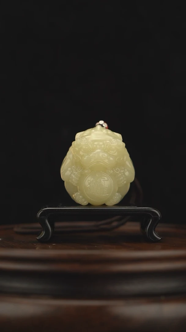 玉【貔貅抱球】天然玉石手把件