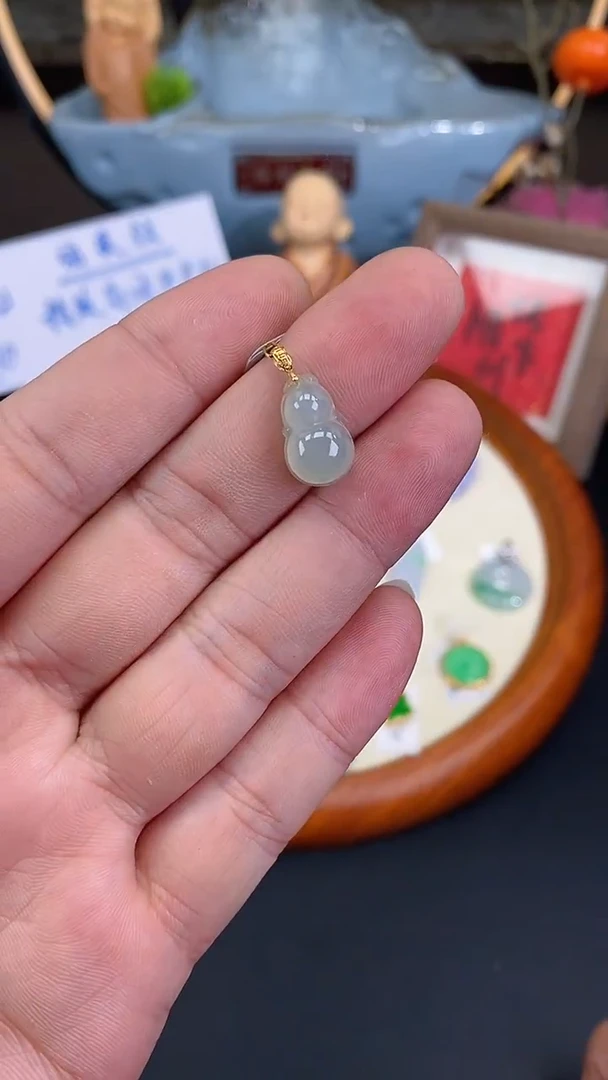 吊坠(不含链)18K金镶嵌翡翠葫芦多样性发其一@@CMT