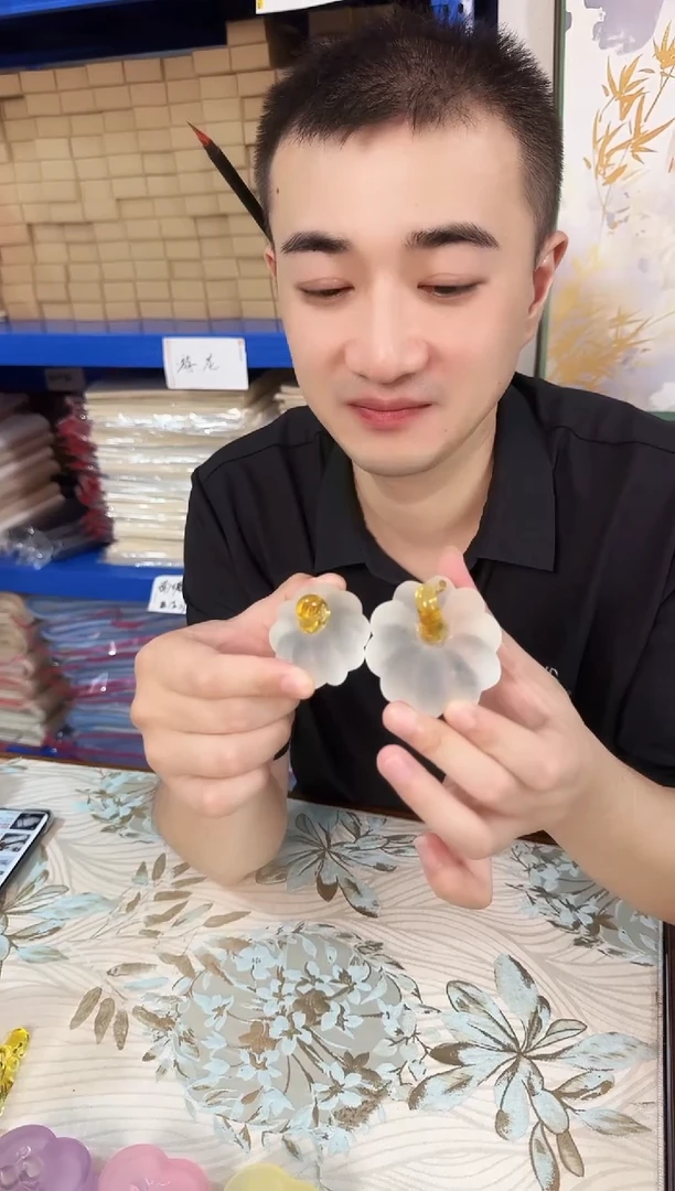 琉璃南瓜1个大1个小
