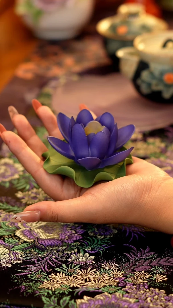 蓝莲花香插·············