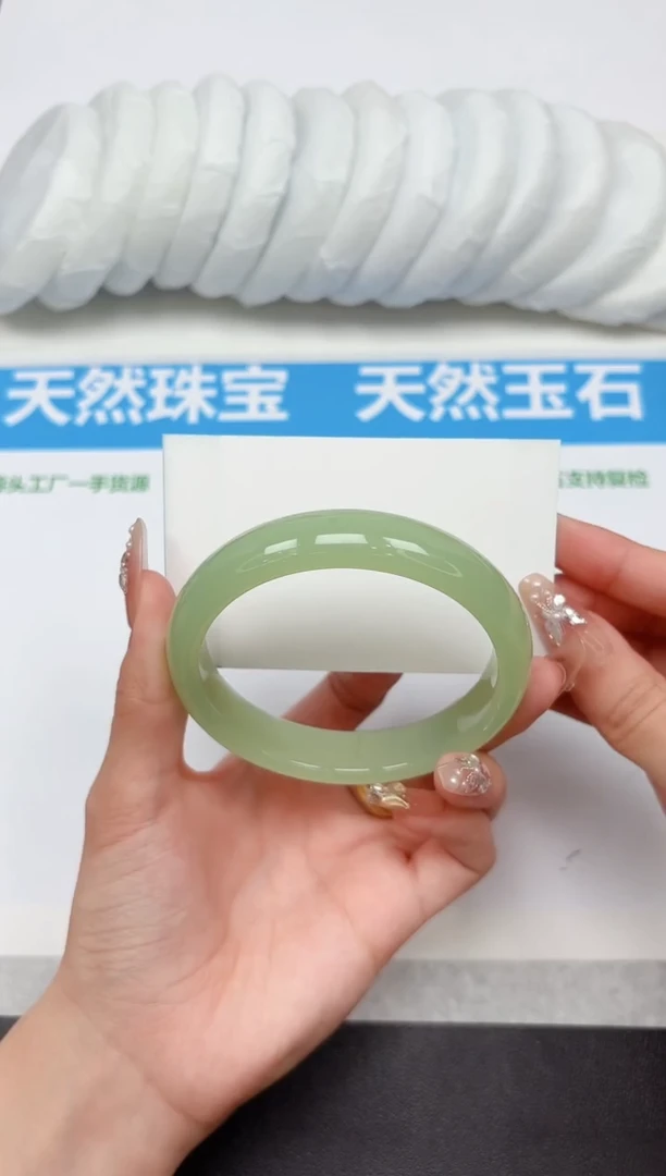 未镶嵌手镯石英质玉338-63.1