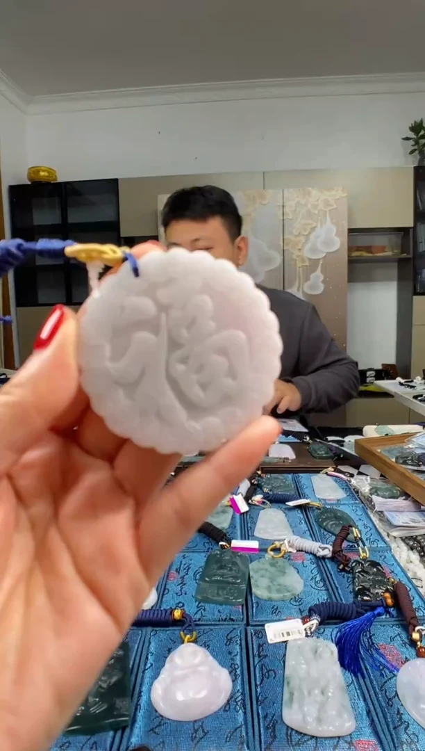 颈饰未镶嵌翡翠 多样性发其一