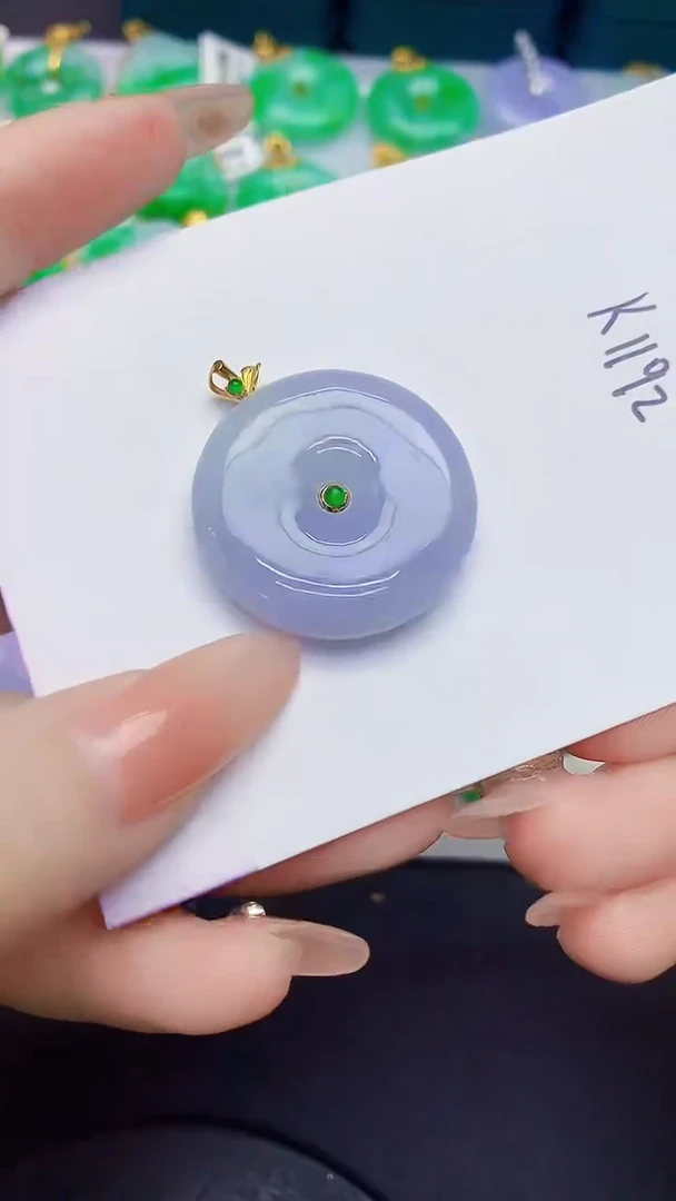 颈饰18K金镶嵌翡翠缅甸天然翡翠A货